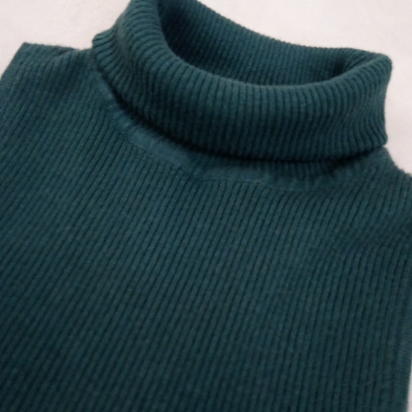 Derek Heart Green Ribbed Sleeveless Sweater Top - Picture 4 of 8